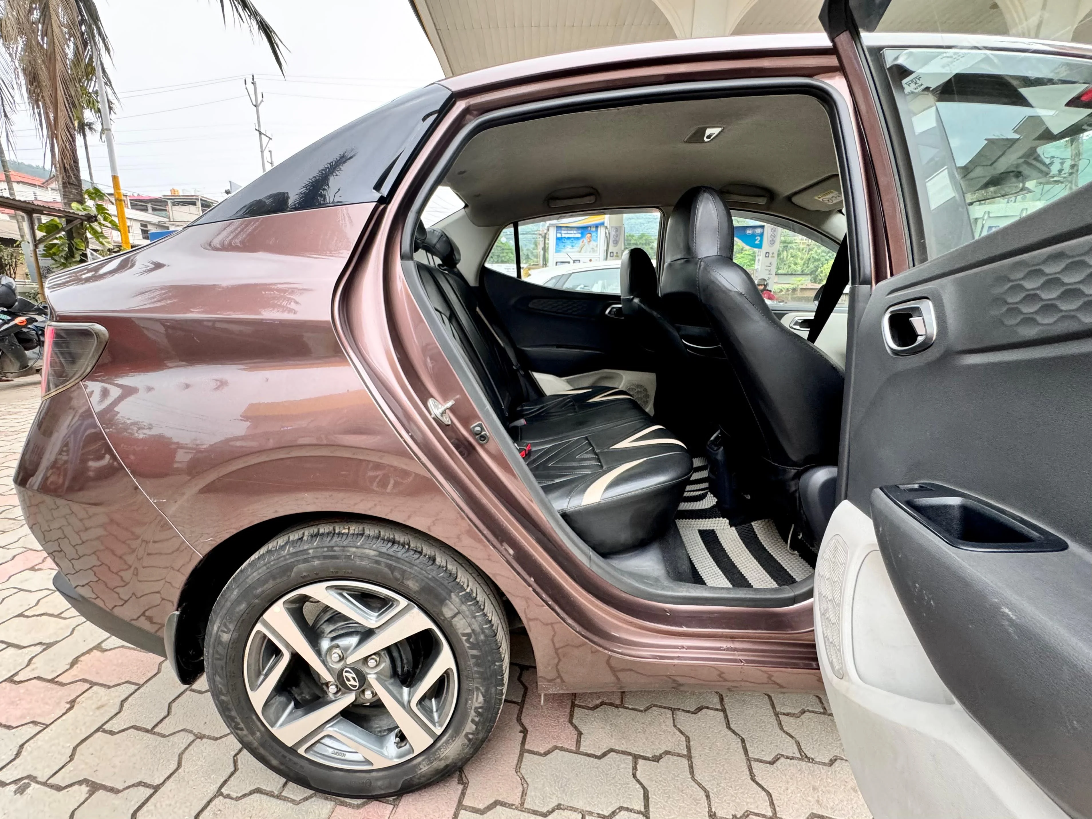 Hyundai Aura - Thumbnail 6